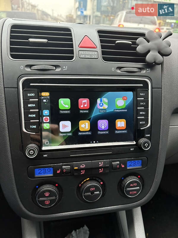 Хетчбек Volkswagen Golf 2004 в Львові