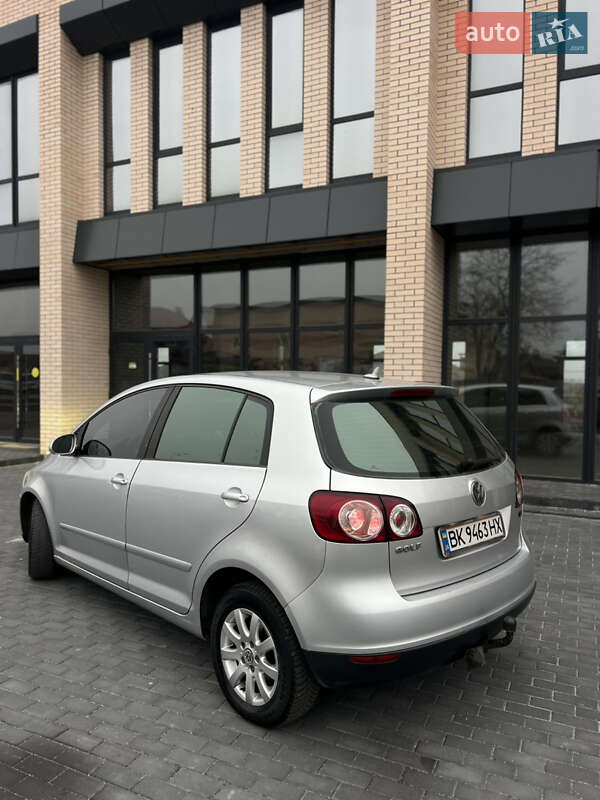 Хэтчбек Volkswagen Golf 2005 в Виннице