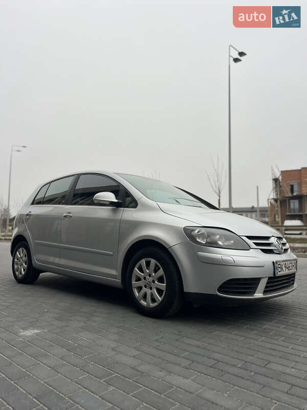Хэтчбек Volkswagen Golf 2005 в Виннице