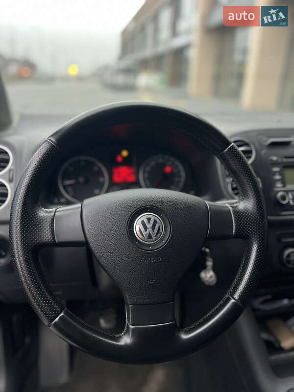 Хэтчбек Volkswagen Golf 2005 в Виннице