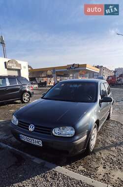 Хэтчбек Volkswagen Golf 2003 в Ужгороде