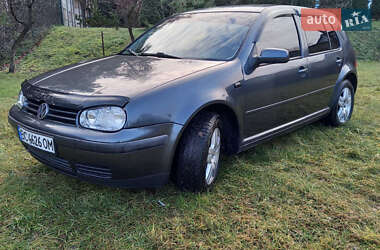 Хэтчбек Volkswagen Golf 2001 в Рава-Русской