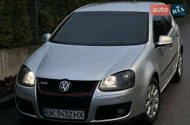 Хэтчбек Volkswagen Golf 2006 в Ровно