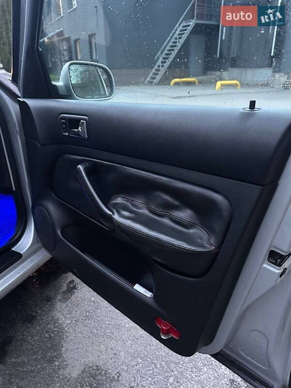 Хетчбек Volkswagen Golf 2000 в Збаражі