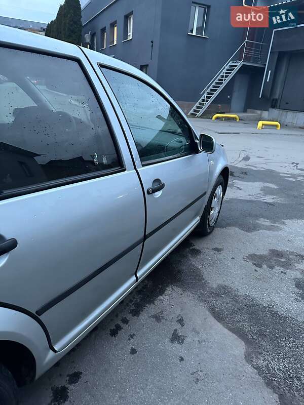 Хетчбек Volkswagen Golf 2000 в Збаражі