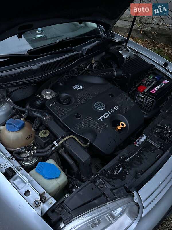 Хетчбек Volkswagen Golf 2000 в Збаражі