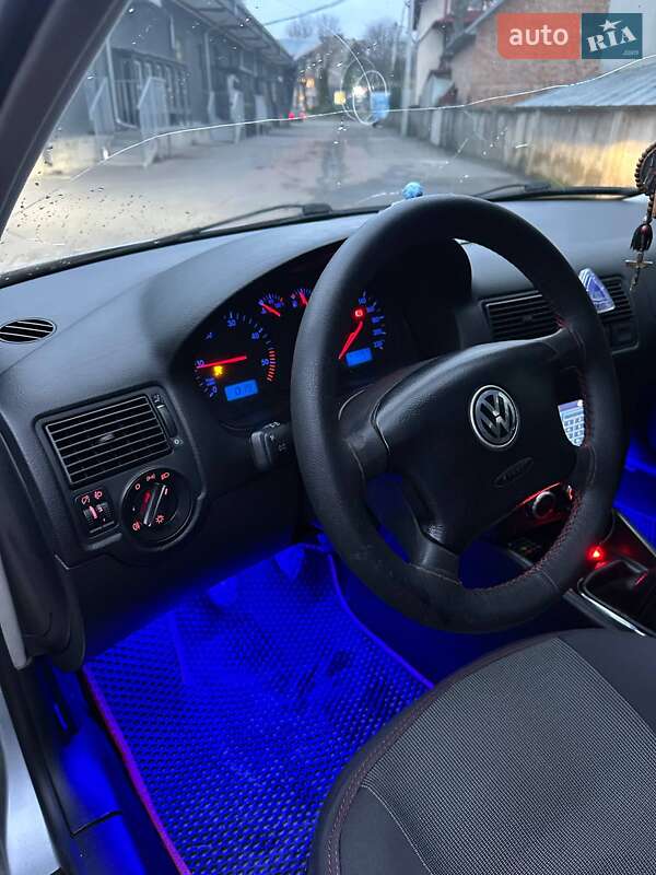 Хетчбек Volkswagen Golf 2000 в Збаражі