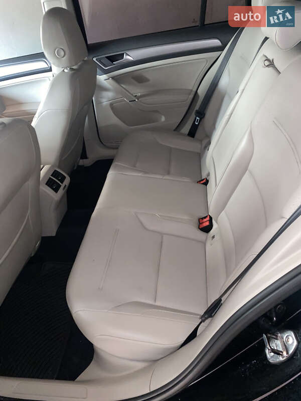 Универсал Volkswagen Golf 2015 в Киеве