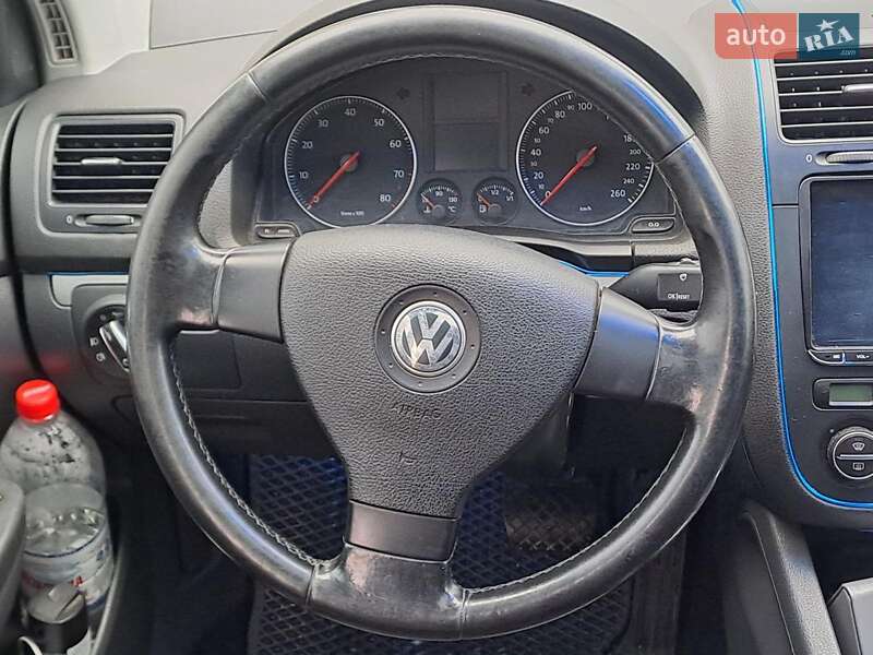 Хэтчбек Volkswagen Golf 2006 в Одессе