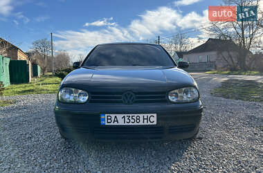 Хетчбек Volkswagen Golf 2002 в Кропивницькому