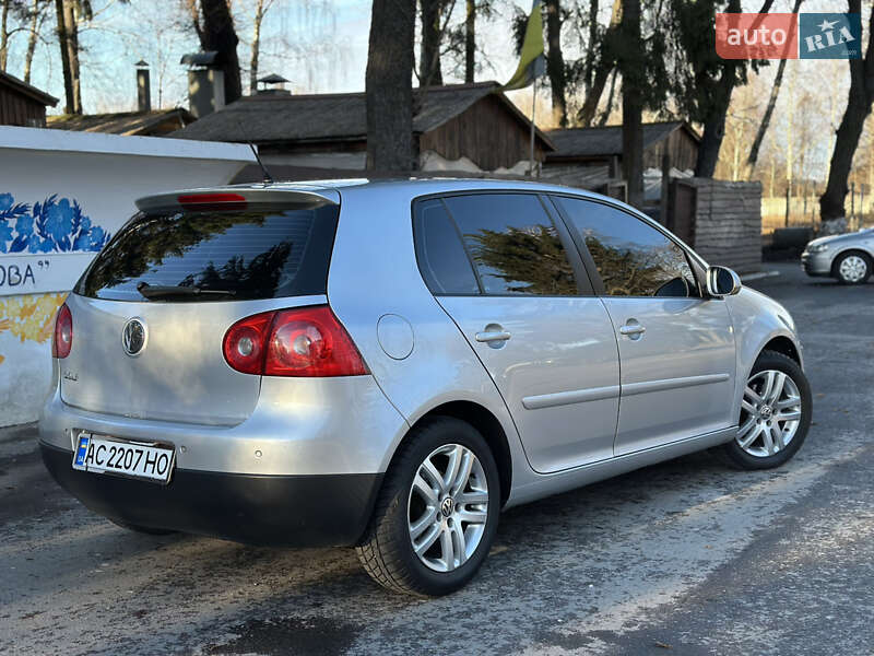 Хетчбек Volkswagen Golf 2006 в Звягелі