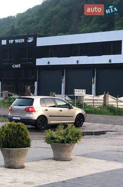 Хэтчбек Volkswagen Golf 2004 в Хусте