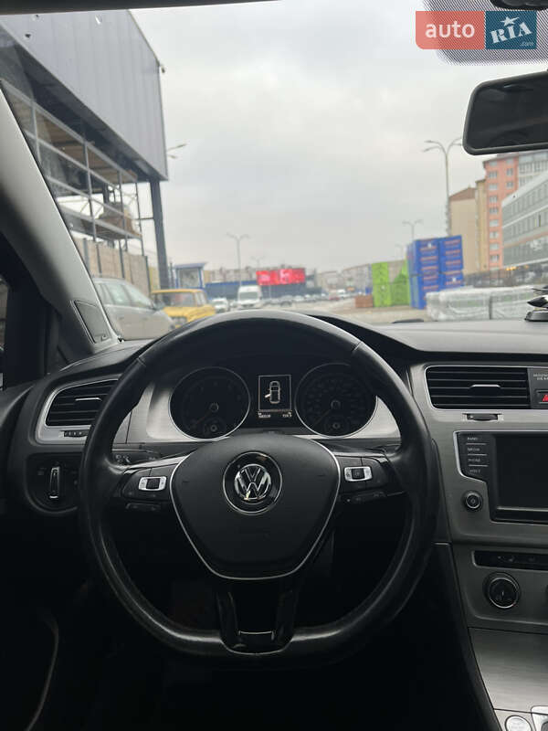 Хетчбек Volkswagen Golf 2015 в Івано-Франківську