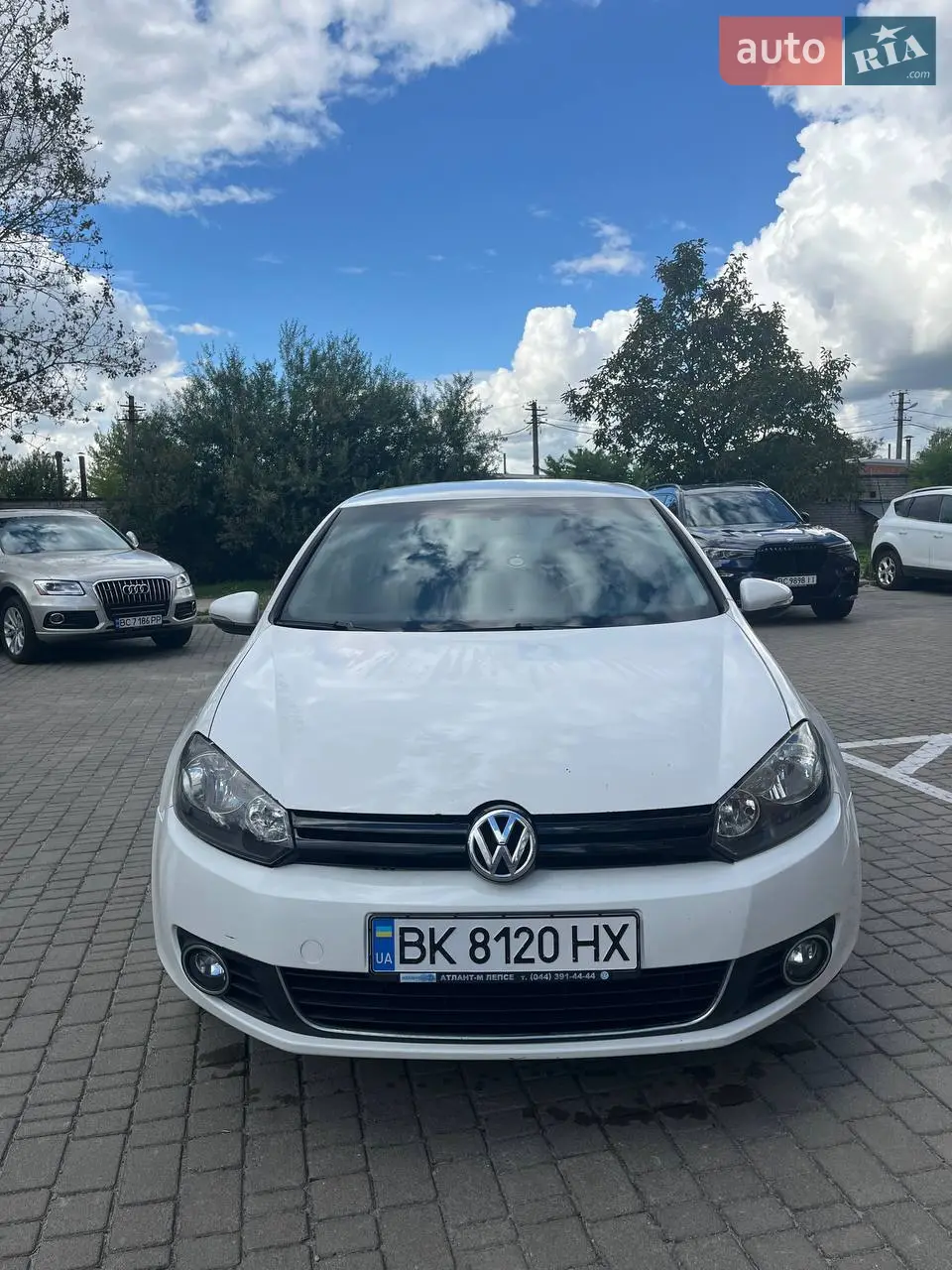 Продам власний автомобіль, купував авто в 2022 році з пробігом 148 тис. Авто після хімчистки. В комплекті літня гума на титанових дисках та зимова на сталевих. Обслуговувався вчасно, в червні замінено зчеплення та мехатронік. По кузову є моменти(див на фото). Продаж тільки через Дію