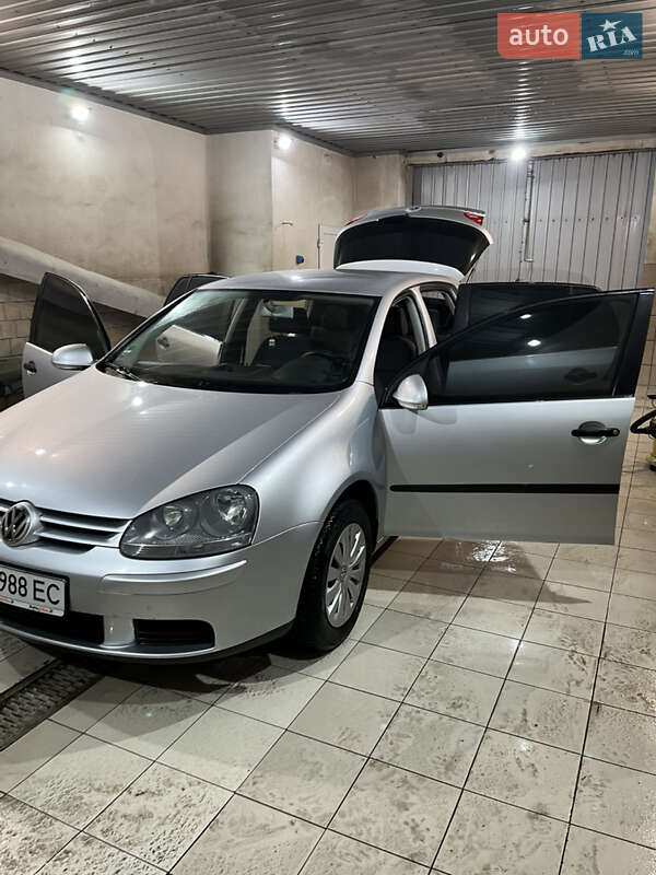 Хэтчбек Volkswagen Golf 2003 в Ромнах фото 6 Хэтчбек Volkswagen Golf 2003 в Ромнах