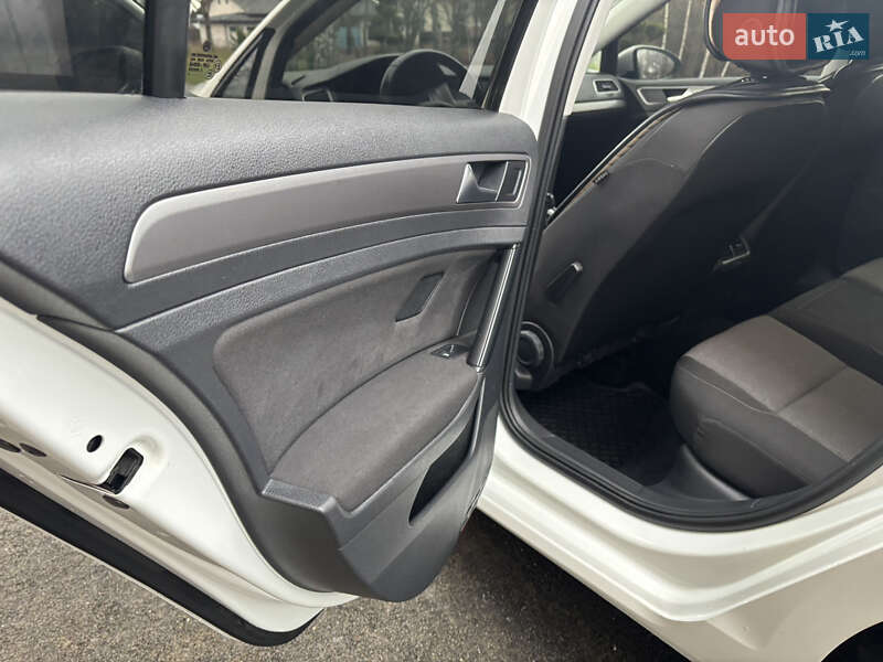 Универсал Volkswagen Golf 2014 в Хмельницком