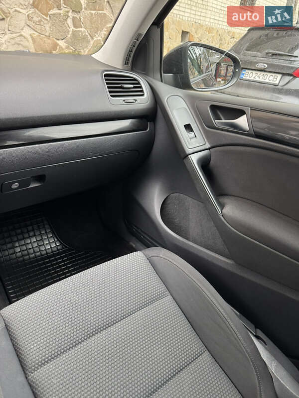 Хэтчбек Volkswagen Golf 2012 в Тернополе