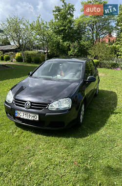 Хэтчбек Volkswagen Golf 2004 в Львове