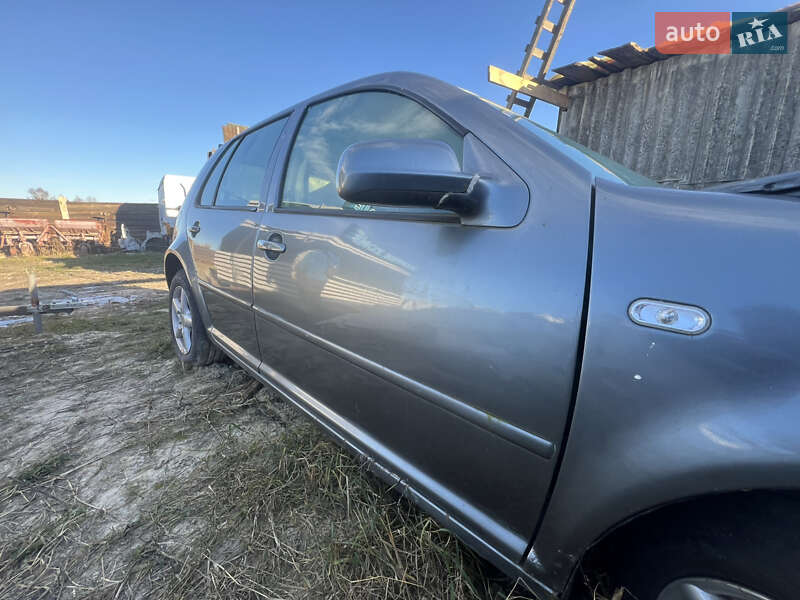 Хетчбек Volkswagen Golf 2003 в Немішаєве