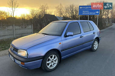 Хэтчбек Volkswagen Golf 1993 в Надворной
