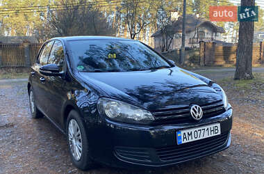 Хетчбек Volkswagen Golf 2010 в Житомирі