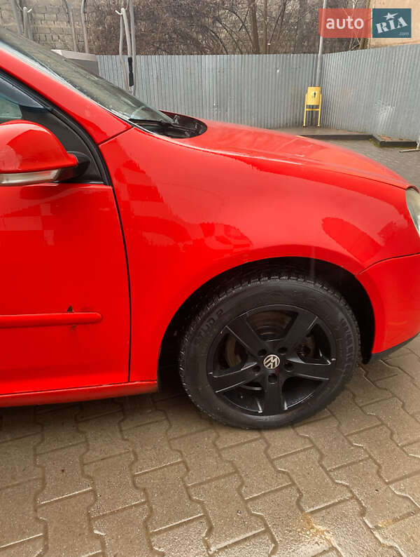 Хэтчбек Volkswagen Golf 2005 в Рахове