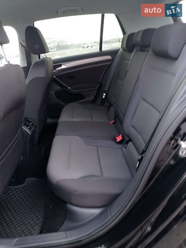 Хэтчбек Volkswagen Golf 2014 в Киеве