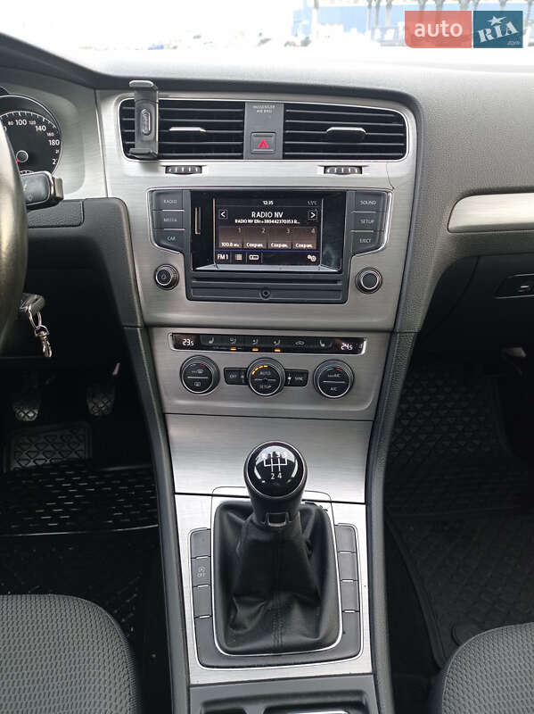 Хэтчбек Volkswagen Golf 2014 в Киеве