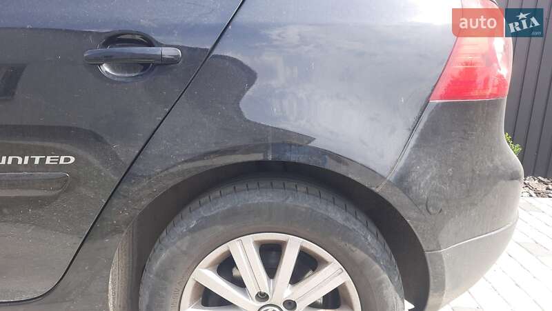 Хэтчбек Volkswagen Golf 2008 в Сокале