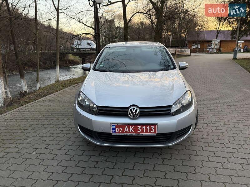 Хетчбек Volkswagen Golf 2010 в Сваляві