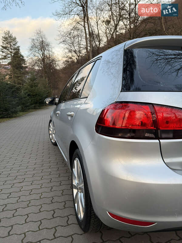 Хетчбек Volkswagen Golf 2010 в Сваляві