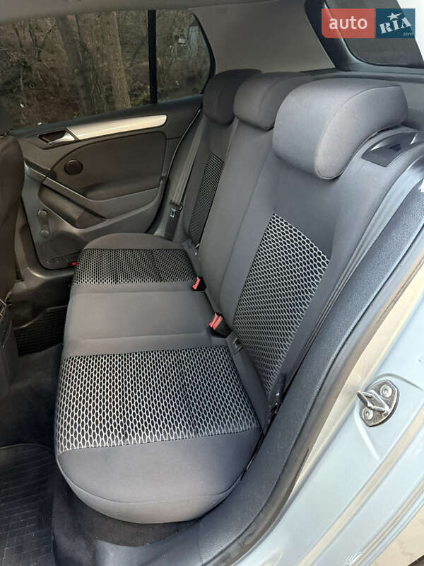 Хетчбек Volkswagen Golf 2010 в Сваляві