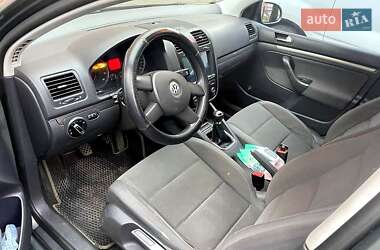 Хэтчбек Volkswagen Golf 2004 в Могилев-Подольске