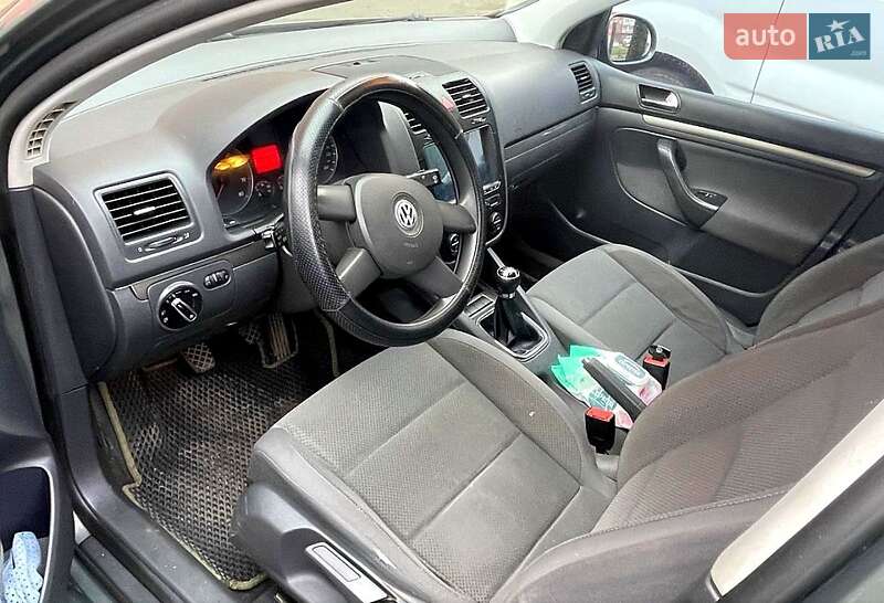 Хетчбек Volkswagen Golf 2004 в Могилів-Подільському