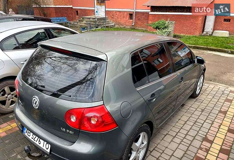 Хетчбек Volkswagen Golf 2004 в Могилів-Подільському