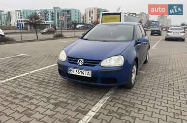 Хетчбек Volkswagen Golf 2004 в Києві