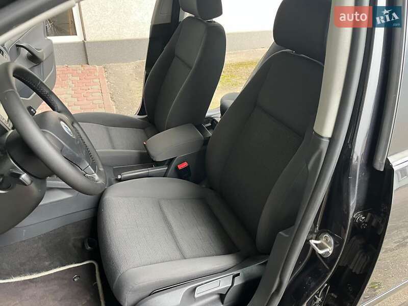 Хетчбек Volkswagen Golf 2006 в Рівному