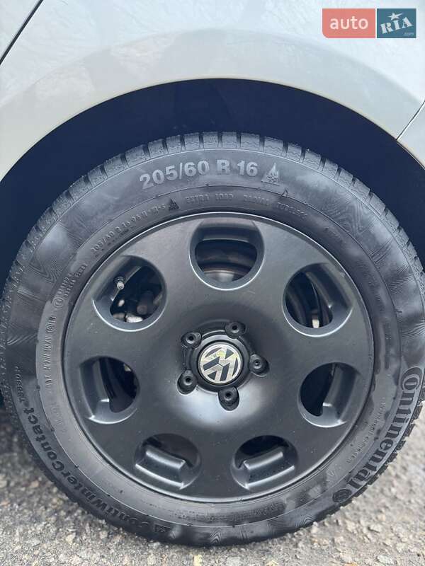 Хетчбек Volkswagen Golf 2009 в Запоріжжі