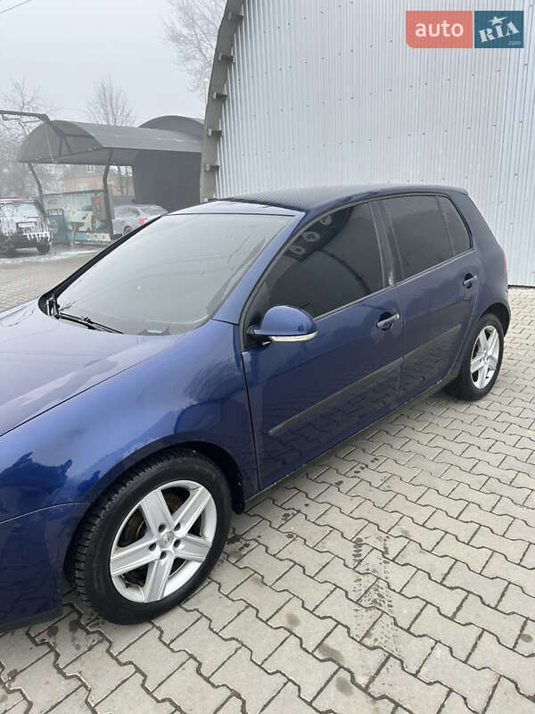 Хэтчбек Volkswagen Golf 2005 в Косове