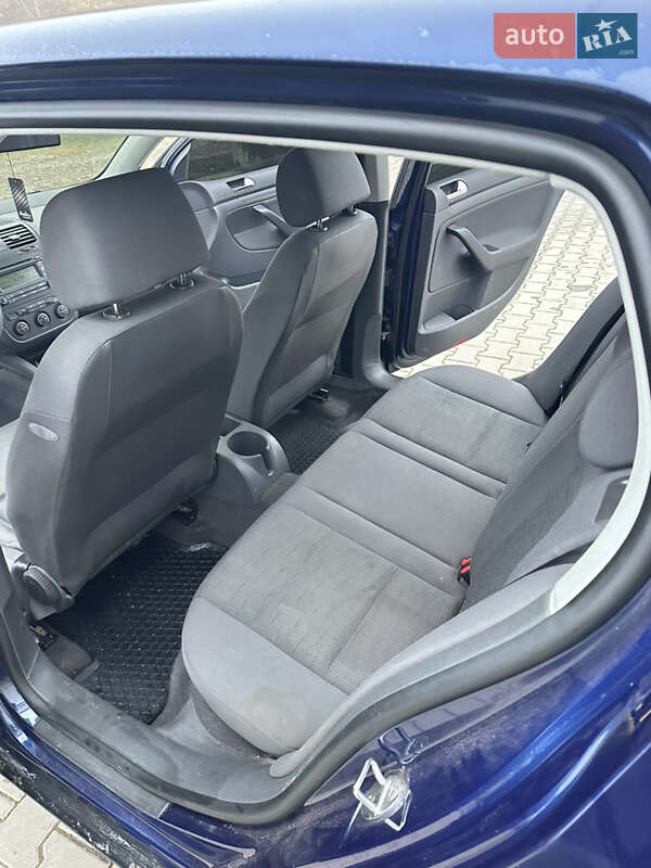 Хэтчбек Volkswagen Golf 2005 в Косове