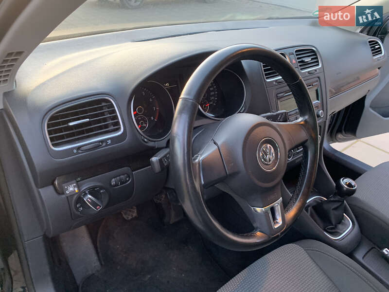 Універсал Volkswagen Golf 2011 в Луцьку