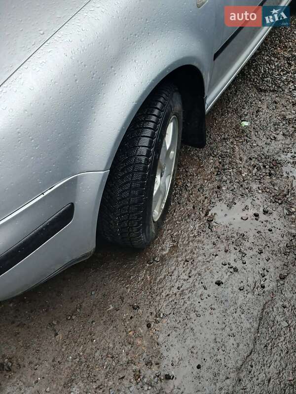 Хетчбек Volkswagen Golf 2003 в Хусті