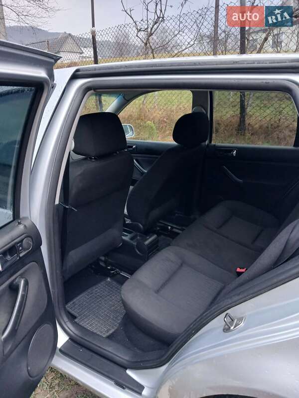 Хетчбек Volkswagen Golf 2003 в Хусті