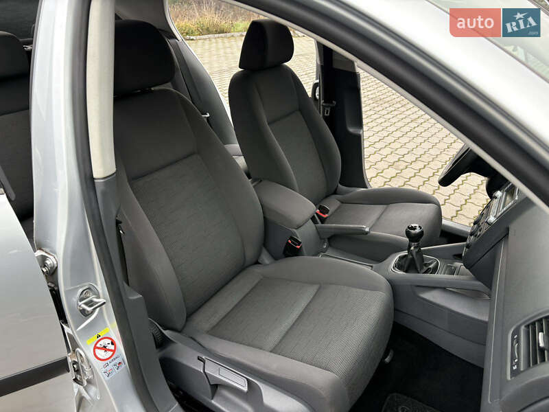 Хетчбек Volkswagen Golf 2006 в Чернівцях фото 5 Хетчбек Volkswagen Golf 2006 в Чернівцях