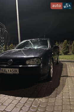 Хетчбек Volkswagen Golf 2003 в Городку