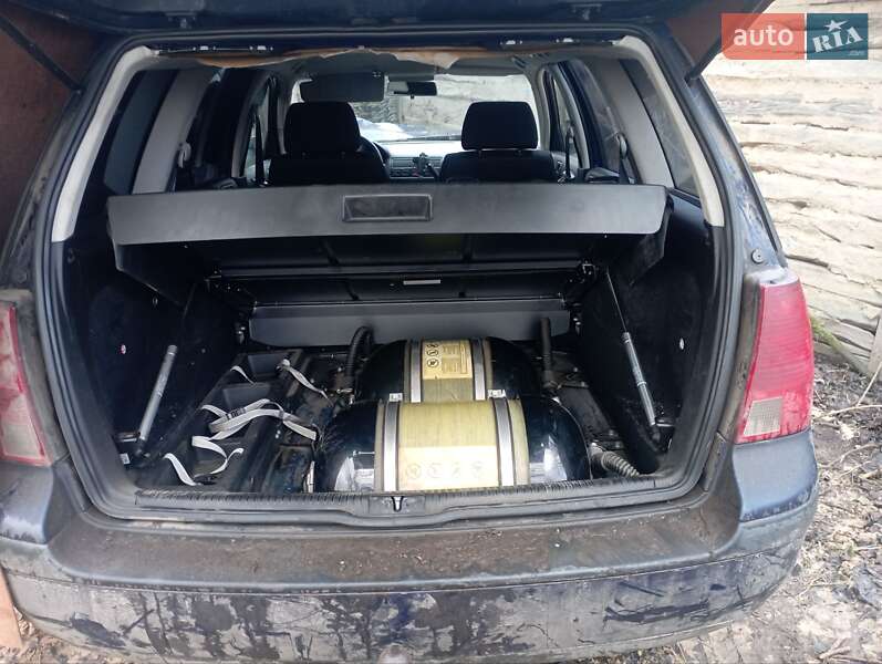 Універсал Volkswagen Golf 2005 в Березні