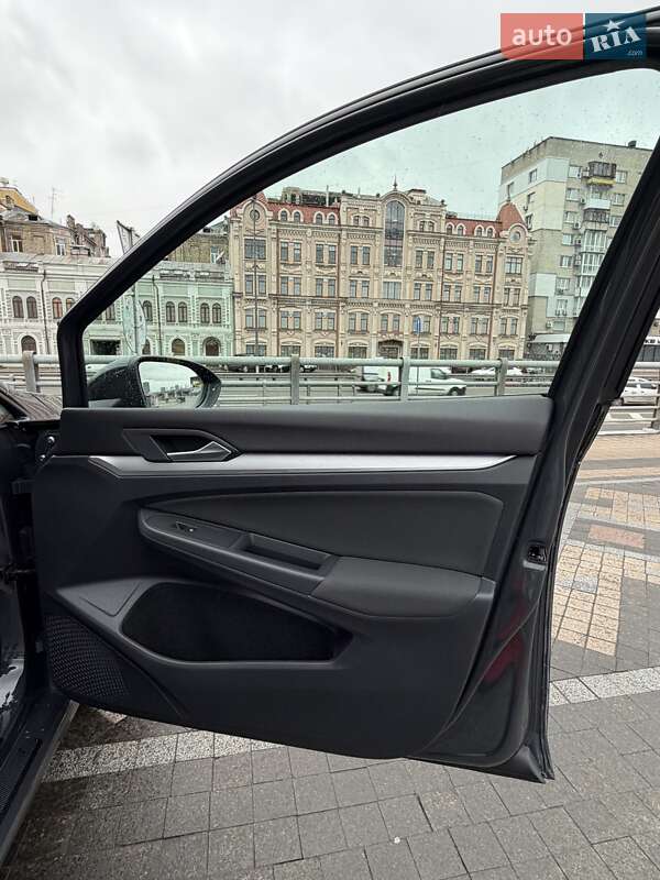 Хетчбек Volkswagen Golf 2022 в Києві