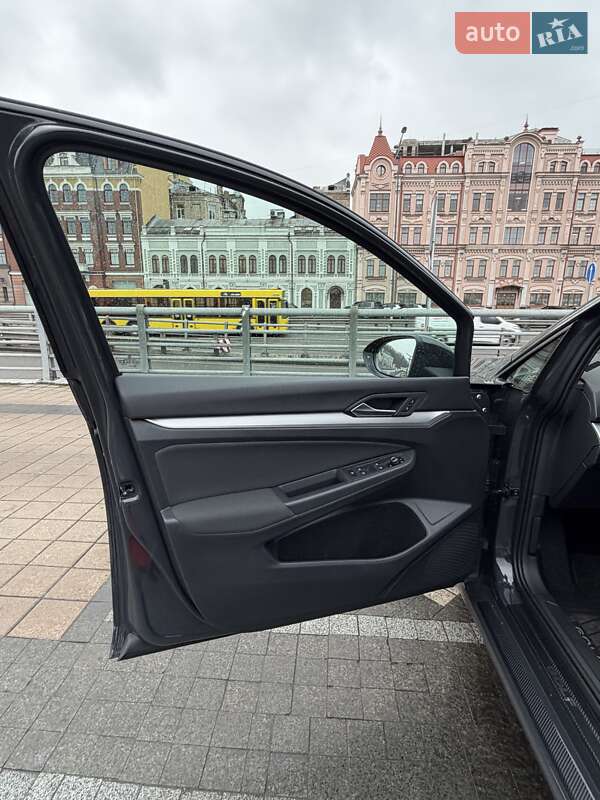 Хетчбек Volkswagen Golf 2022 в Києві