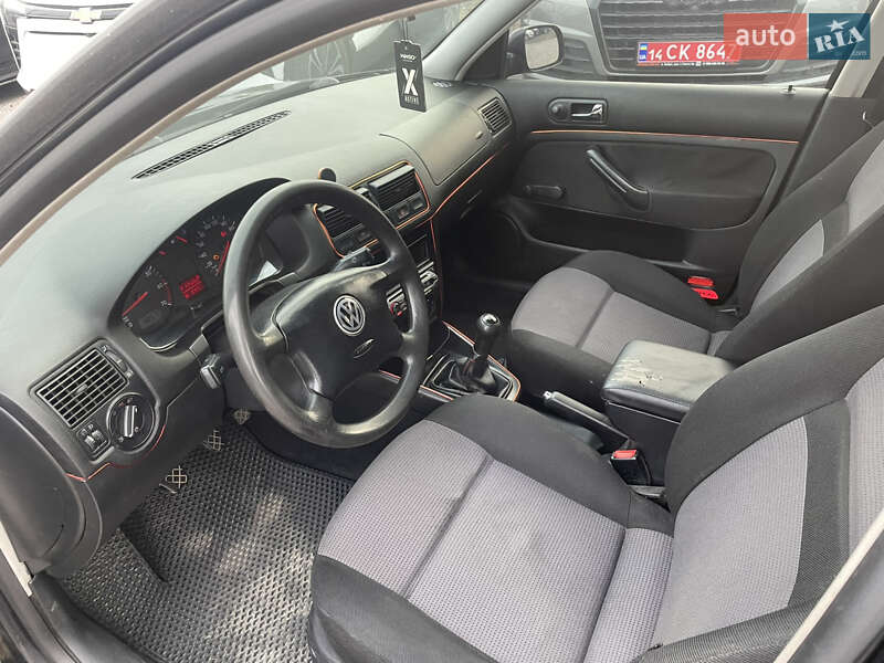 Хетчбек Volkswagen Golf 2001 в Львові