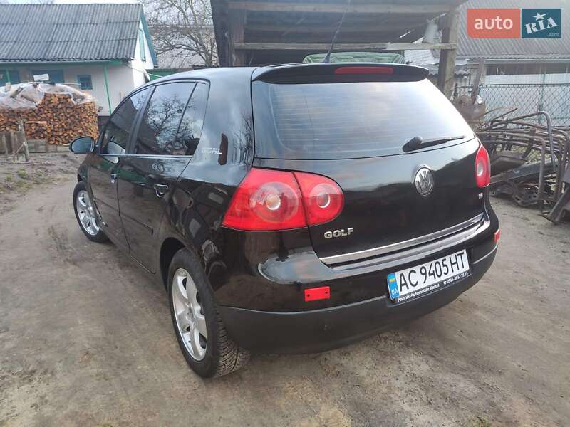 Хэтчбек Volkswagen Golf 2006 в Ковеле